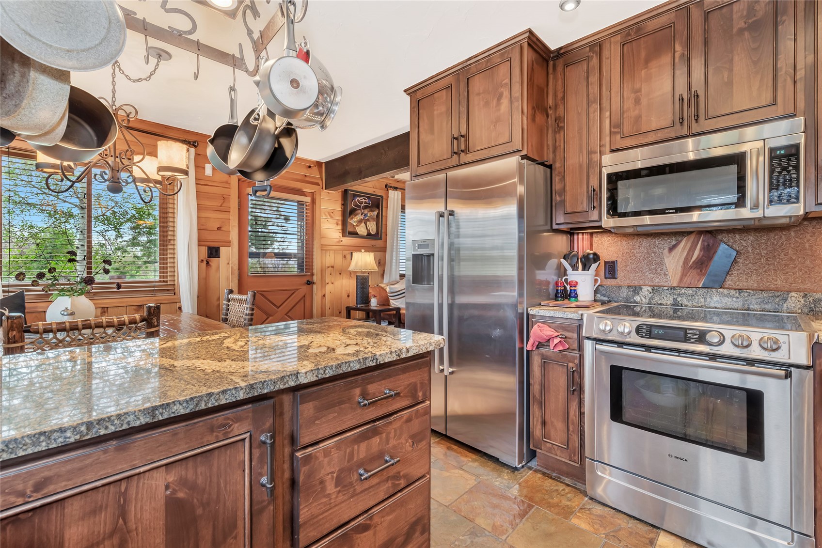 27055 Whitewood Drive E Property Photo 16