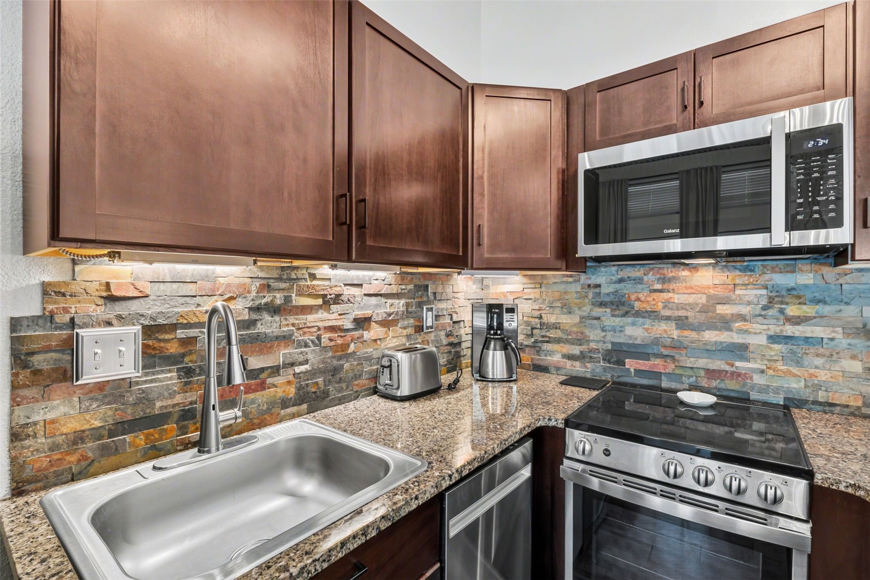 22174 Us Highway 6 7 Property Photo 6