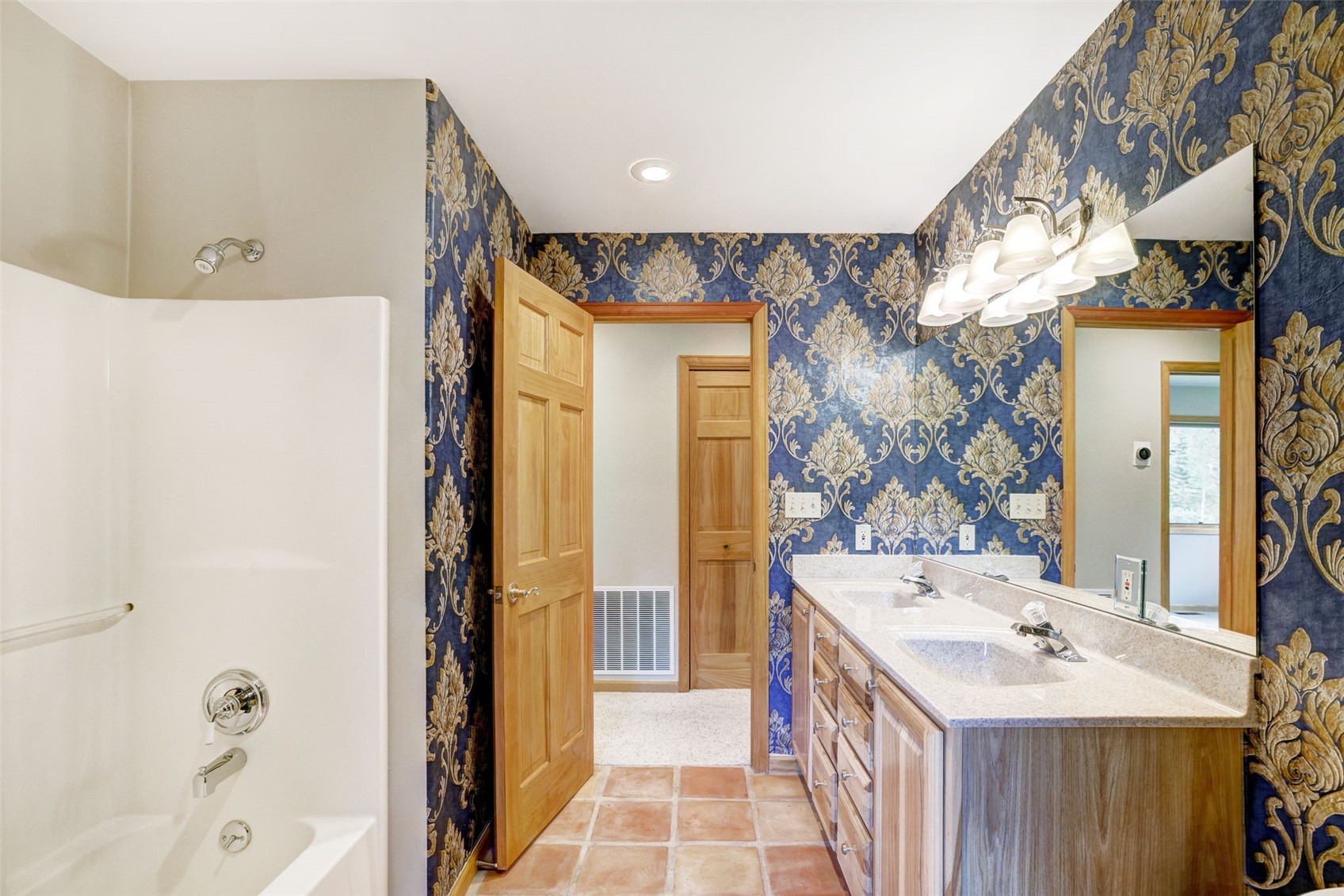 566 Blue River Road Property Photo 22