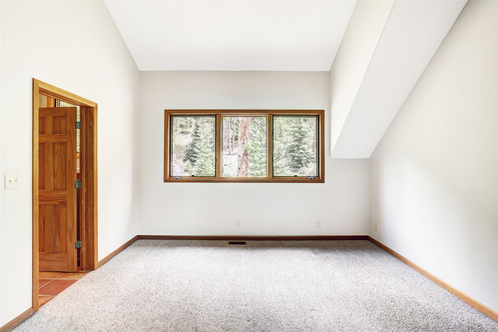 566 Blue River Road Property Photo 28
