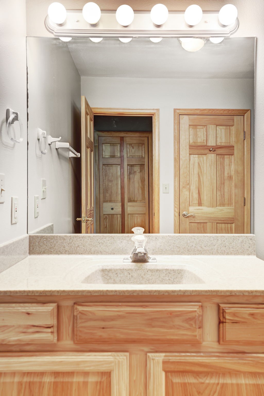 566 Blue River Road Property Photo 38