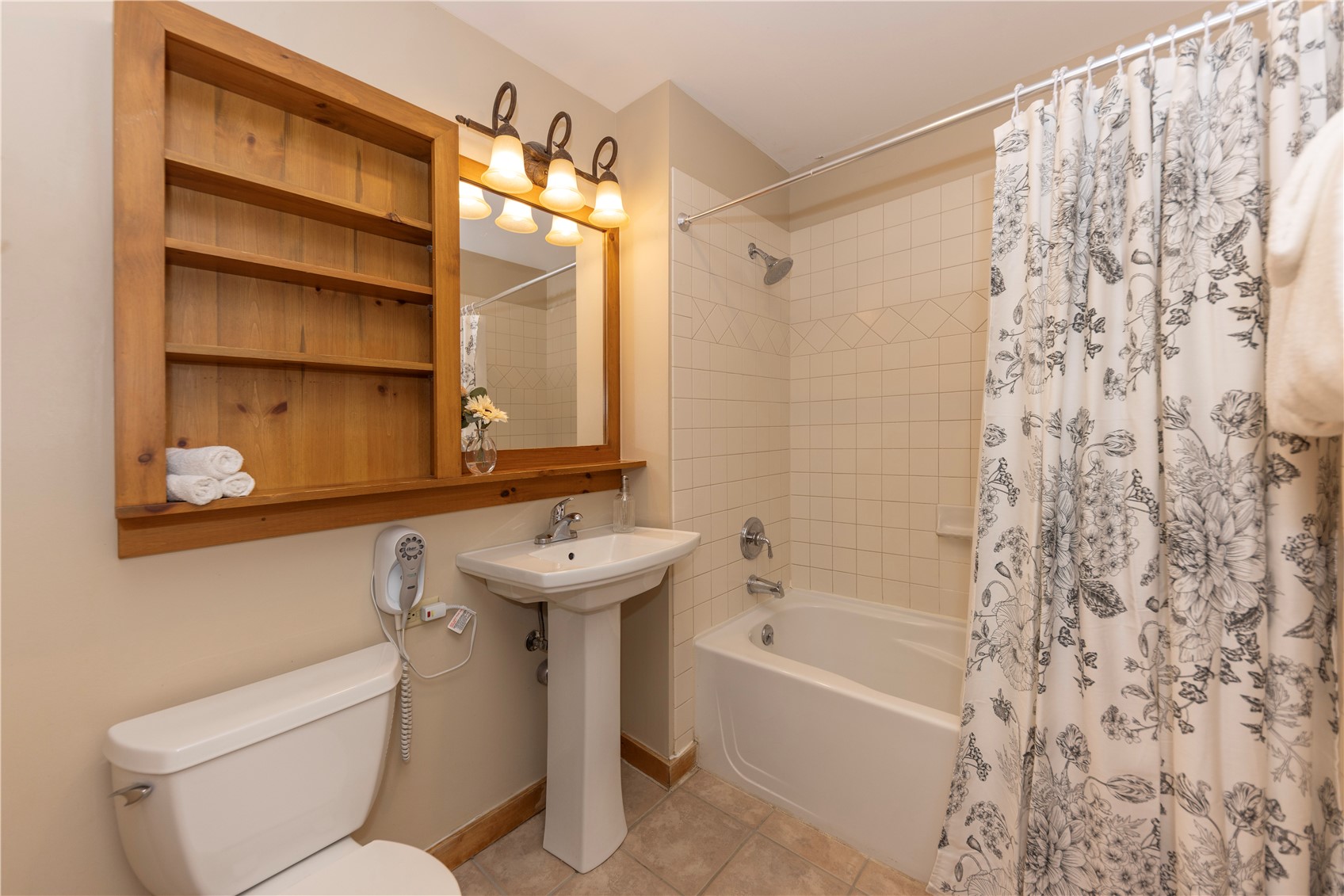 100 Dercum Square 8372 Property Photo 9