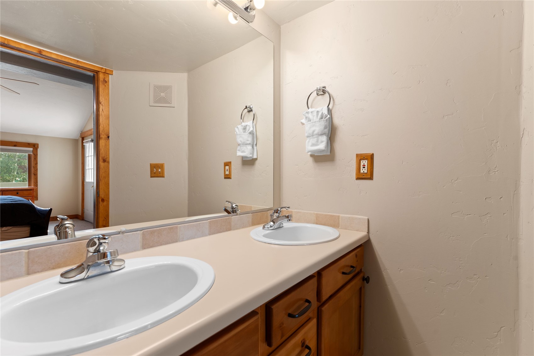 4040 Silverheels Drive 24 Property Photo 15
