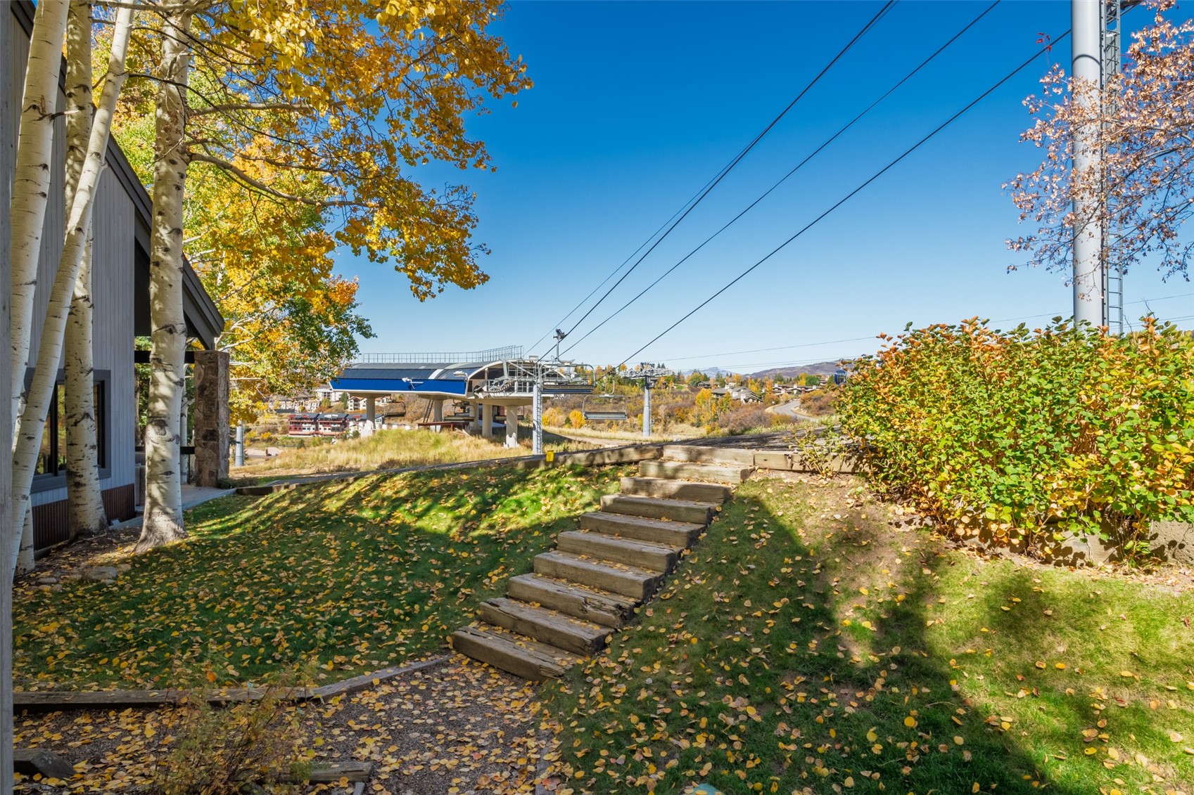 2440 Ski Trail Lane B Property Photo 14