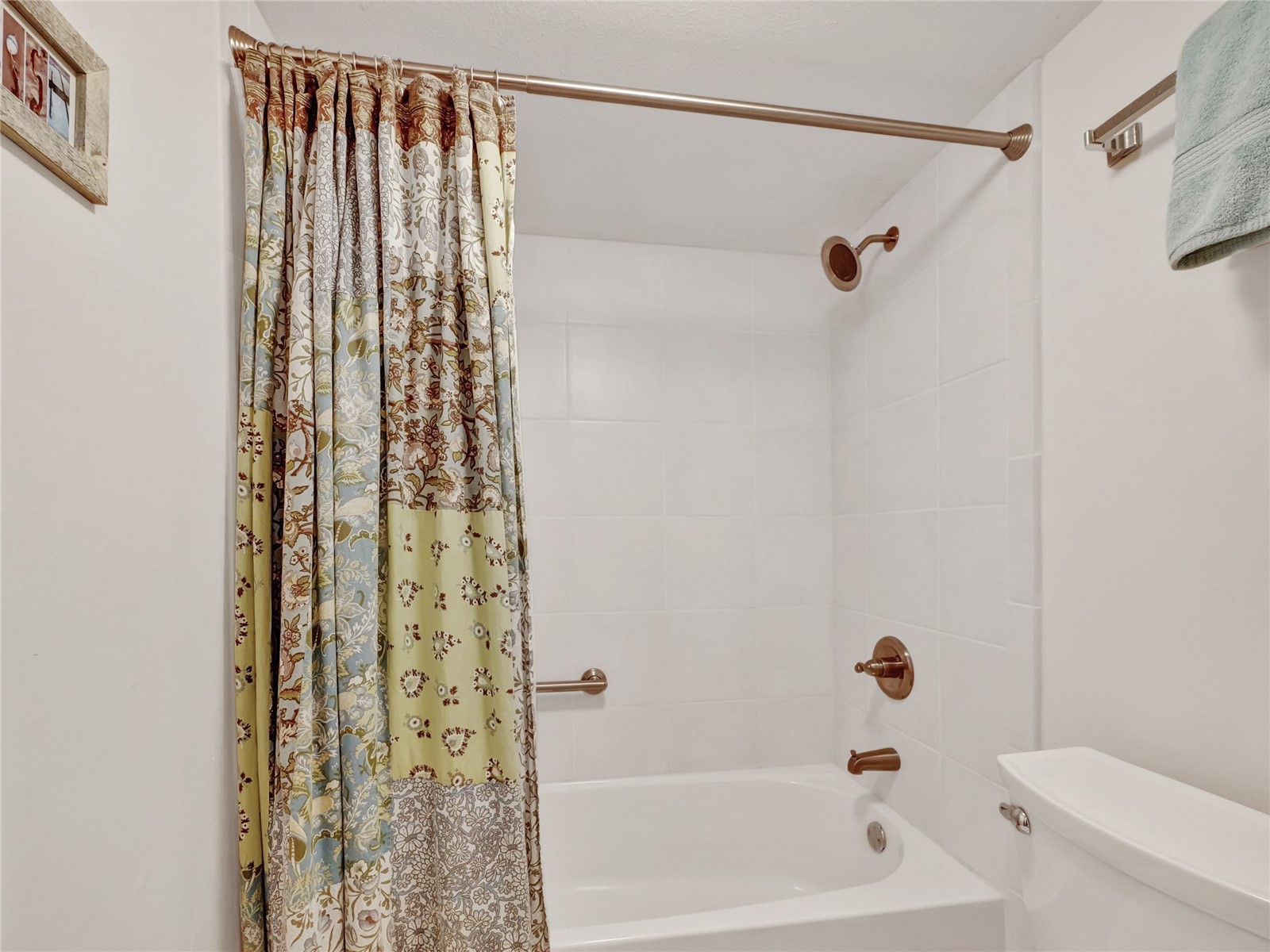 176 E La Bonte Street 101 Property Photo 16
