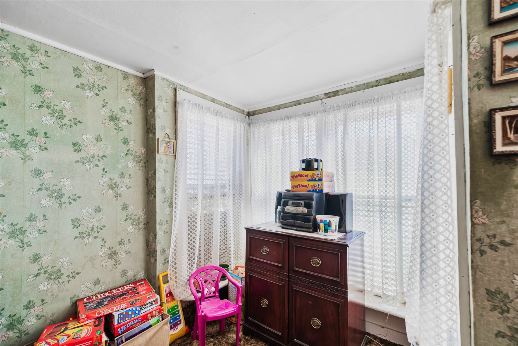 137 N Pine Street Property Photo 8