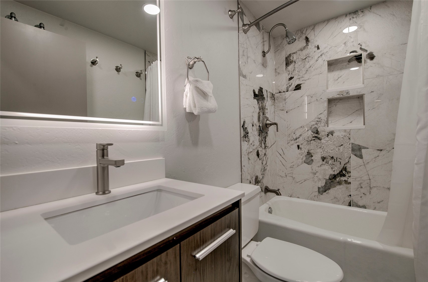 645 S Park Avenue 3302 Property Photo 5