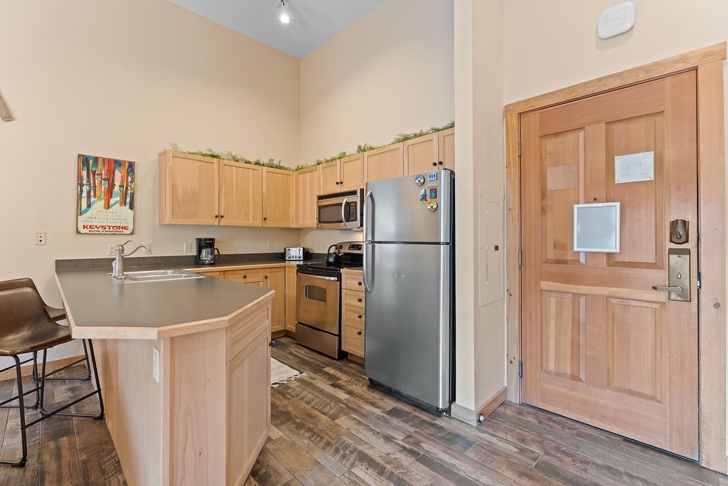 100 Dercum Square 8421 Property Photo 6