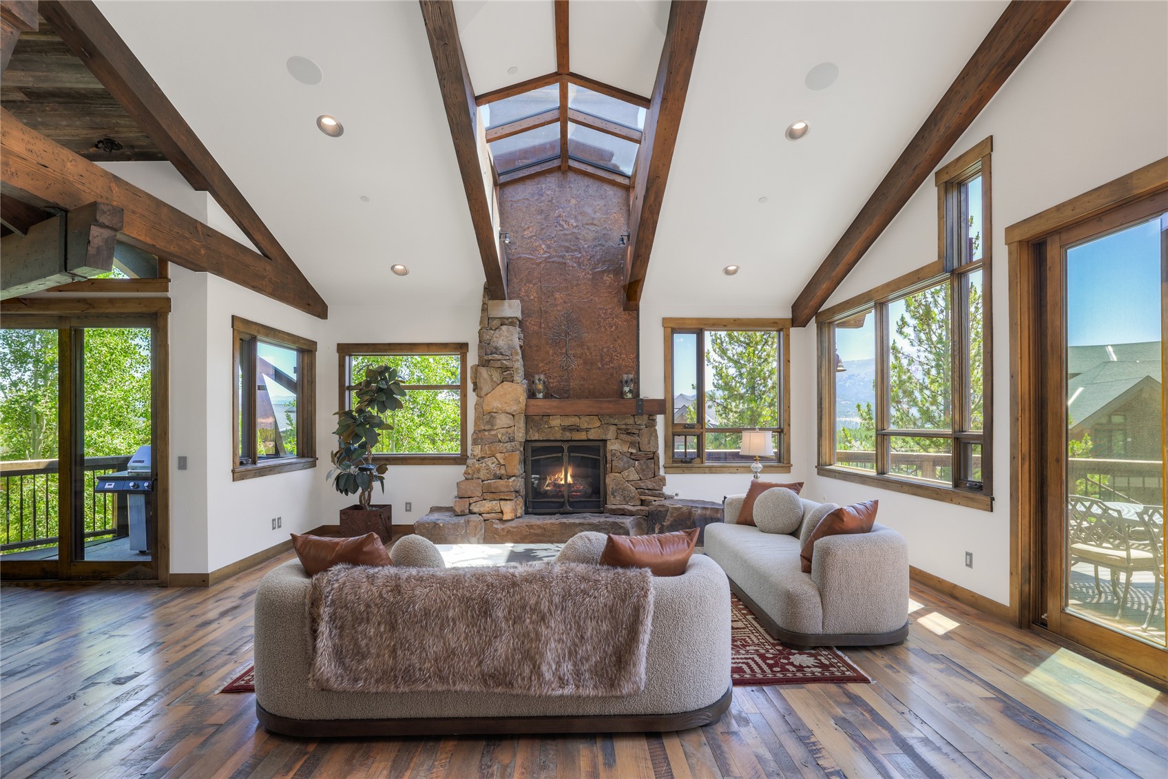 19 Peak Eight Court Property Photo 9