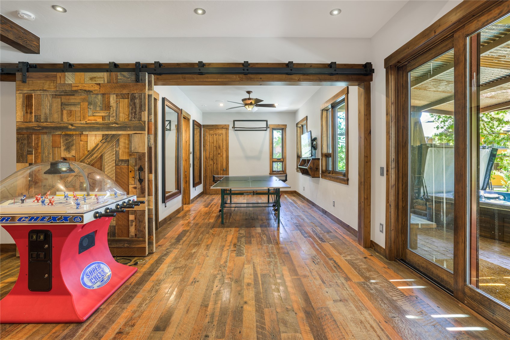 19 Peak Eight Court Property Photo 40