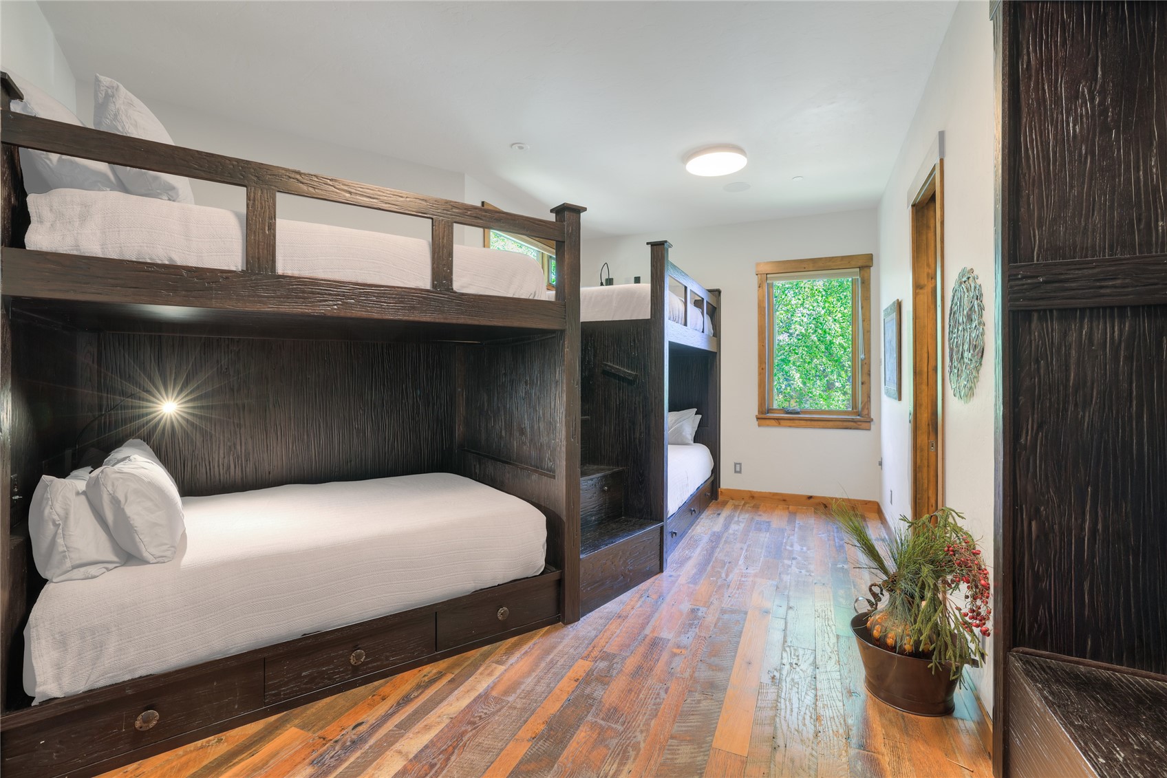 19 Peak Eight Court Property Photo 41