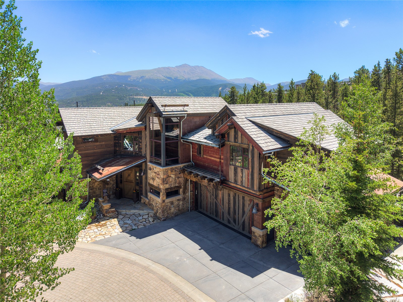 19 Peak Eight Court Property Photo 45