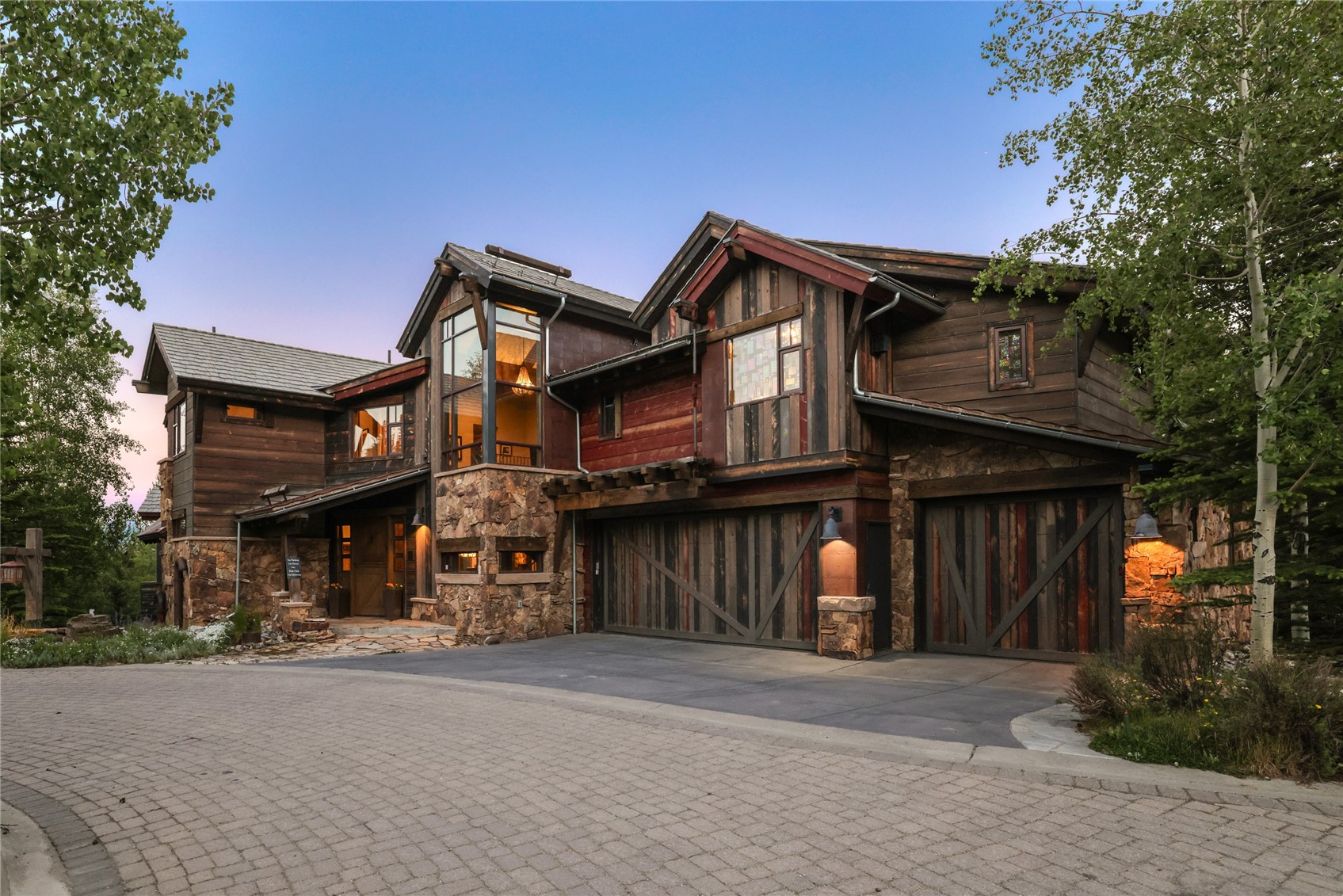 19 Peak Eight Court Property Photo 48