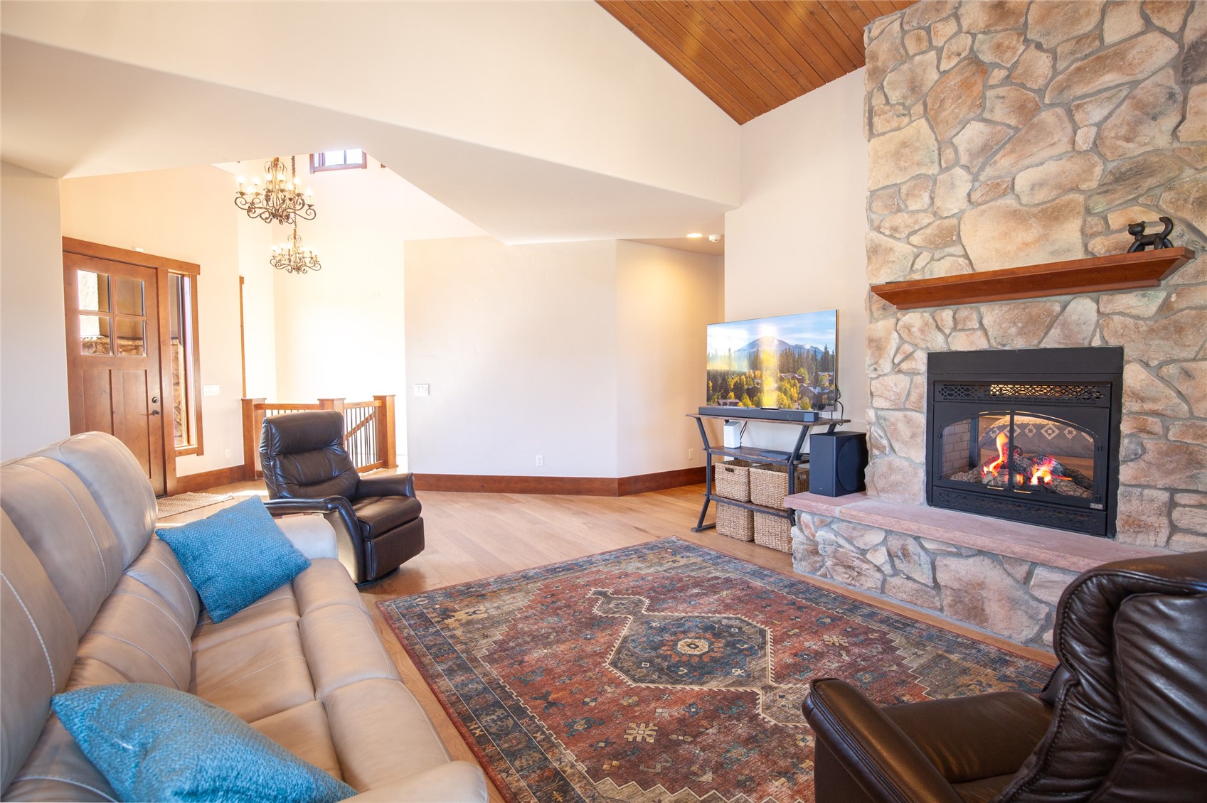 84 Snow Peak Court Property Photo 8