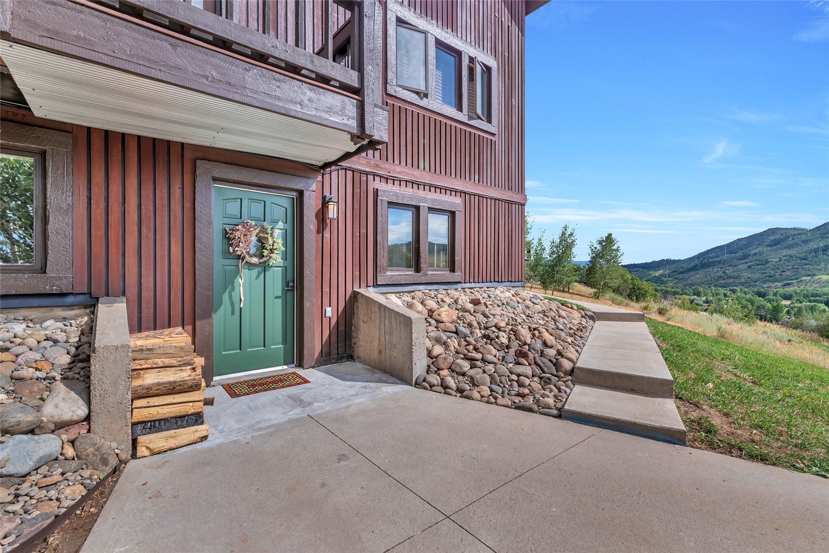 494 Tamarack Drive Property Photo 3