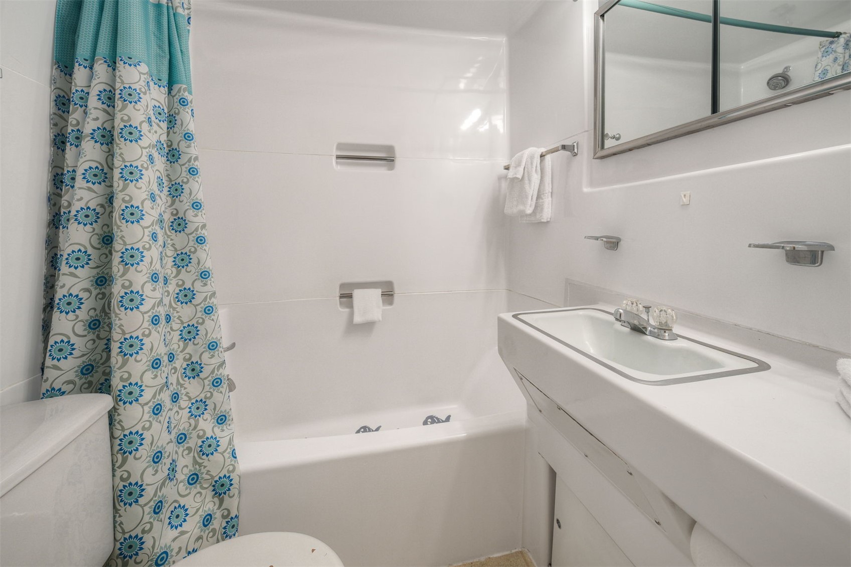 220 E La Bonte Street 307 Property Photo 11