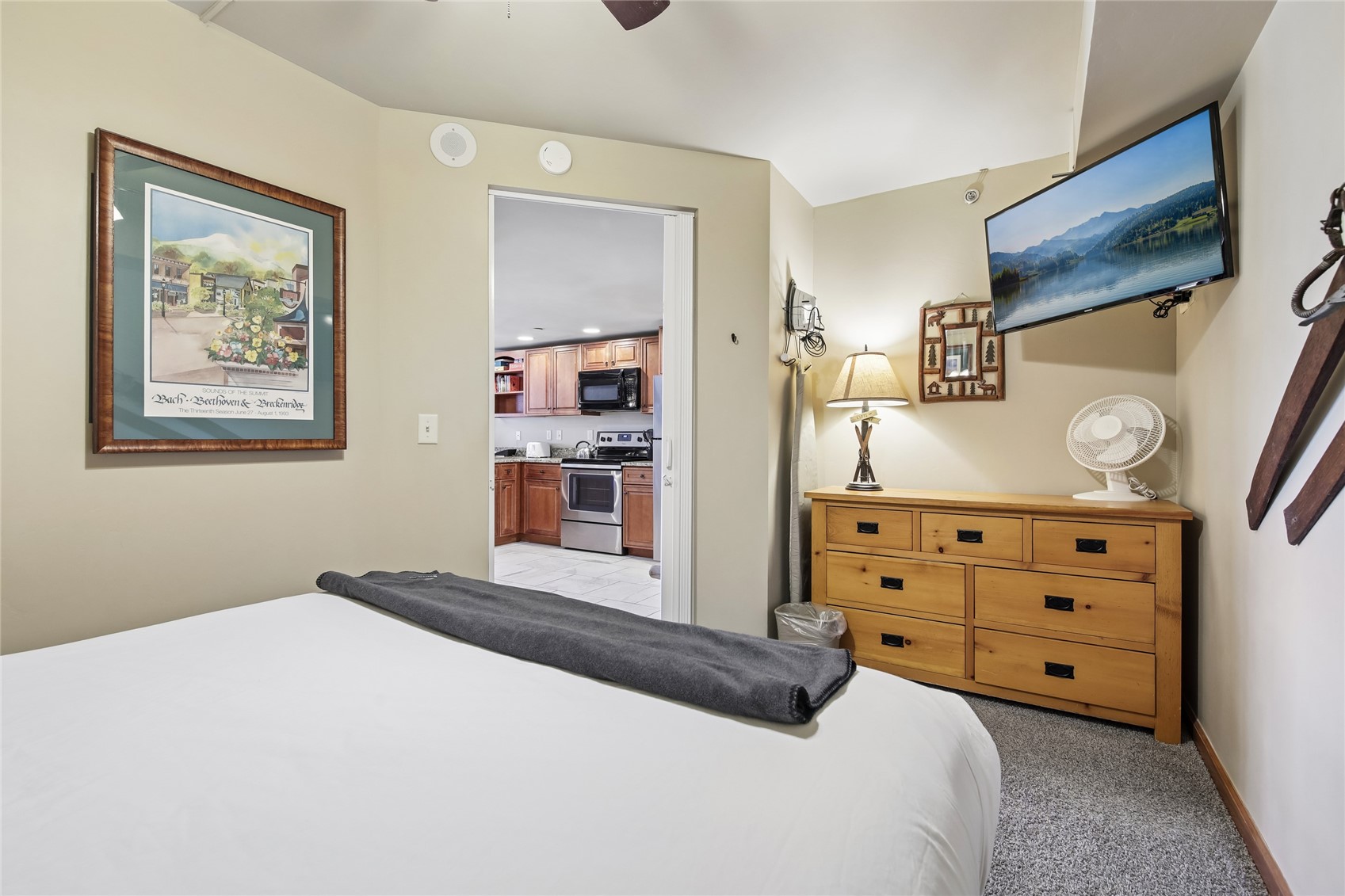 640 Village Road 4413 Property Photo 13