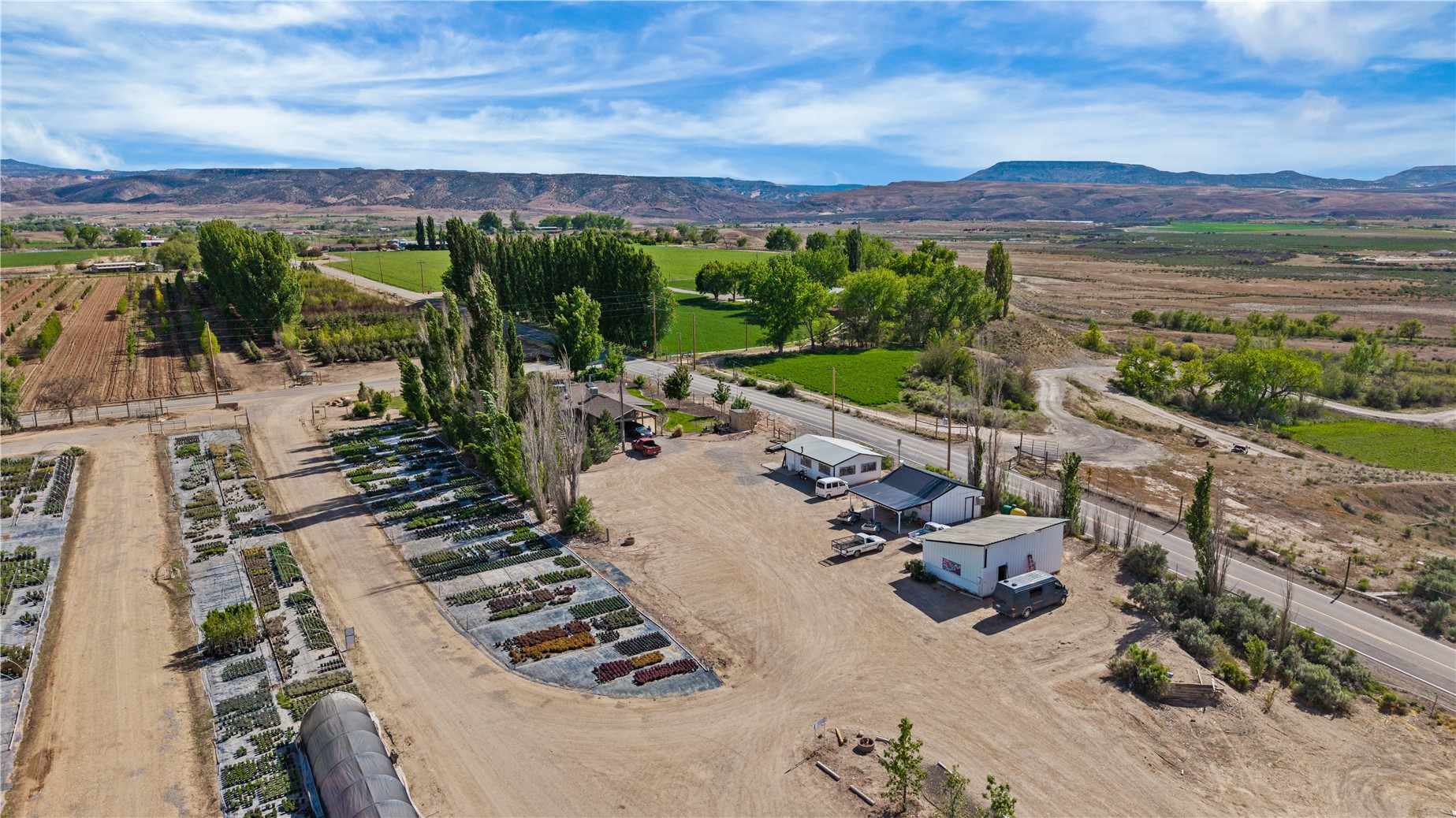 1702 10 Road Property Photo 3