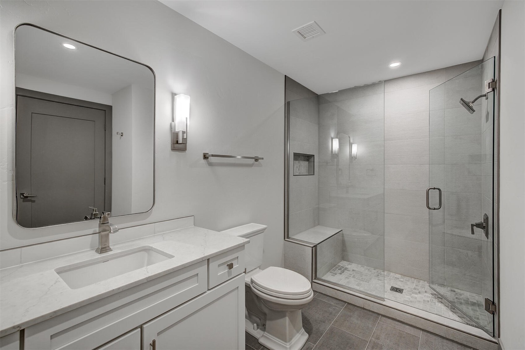 37 W 4th Street 306e Property Photo 9