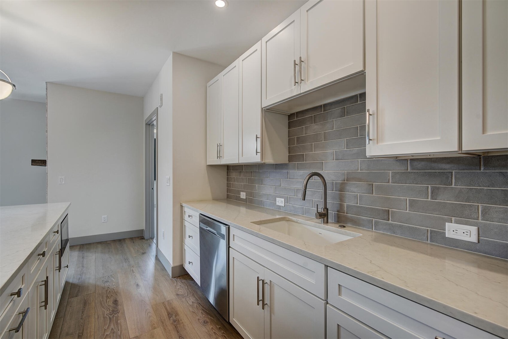 37 W 4th Street 306e Property Photo 16