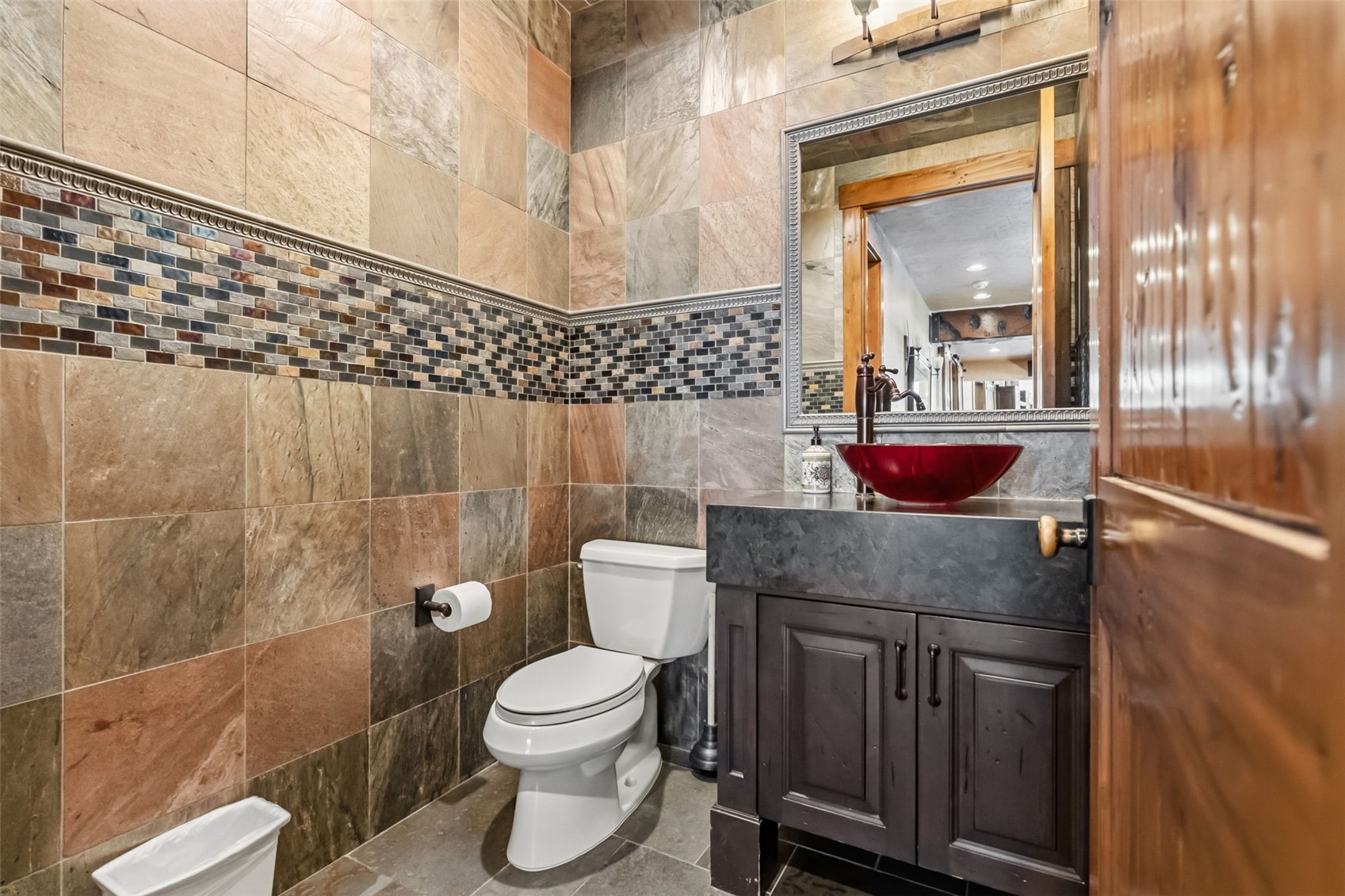 560 Beeler Place Property Photo 32