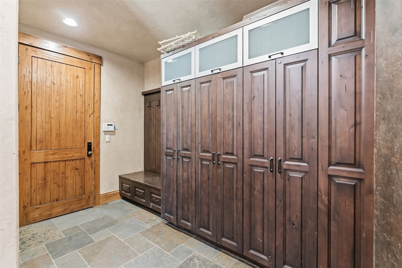 560 Beeler Place Property Photo 33