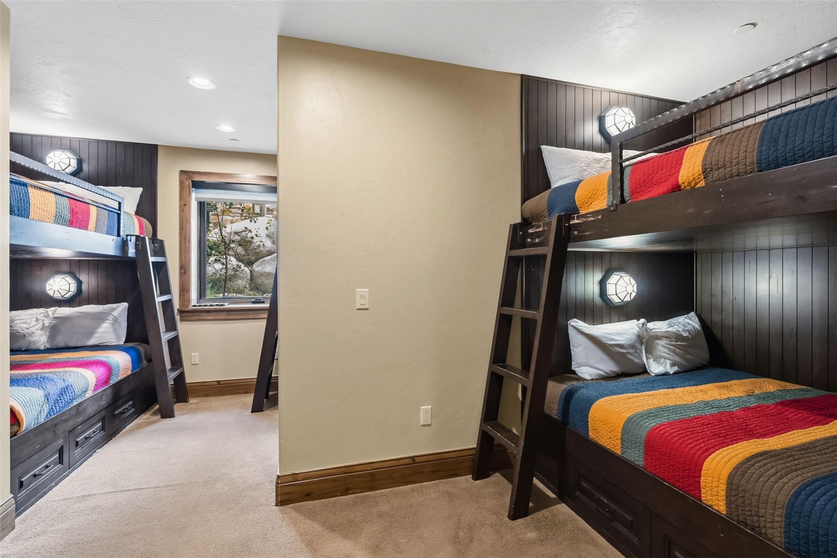 560 Beeler Place Property Photo 39