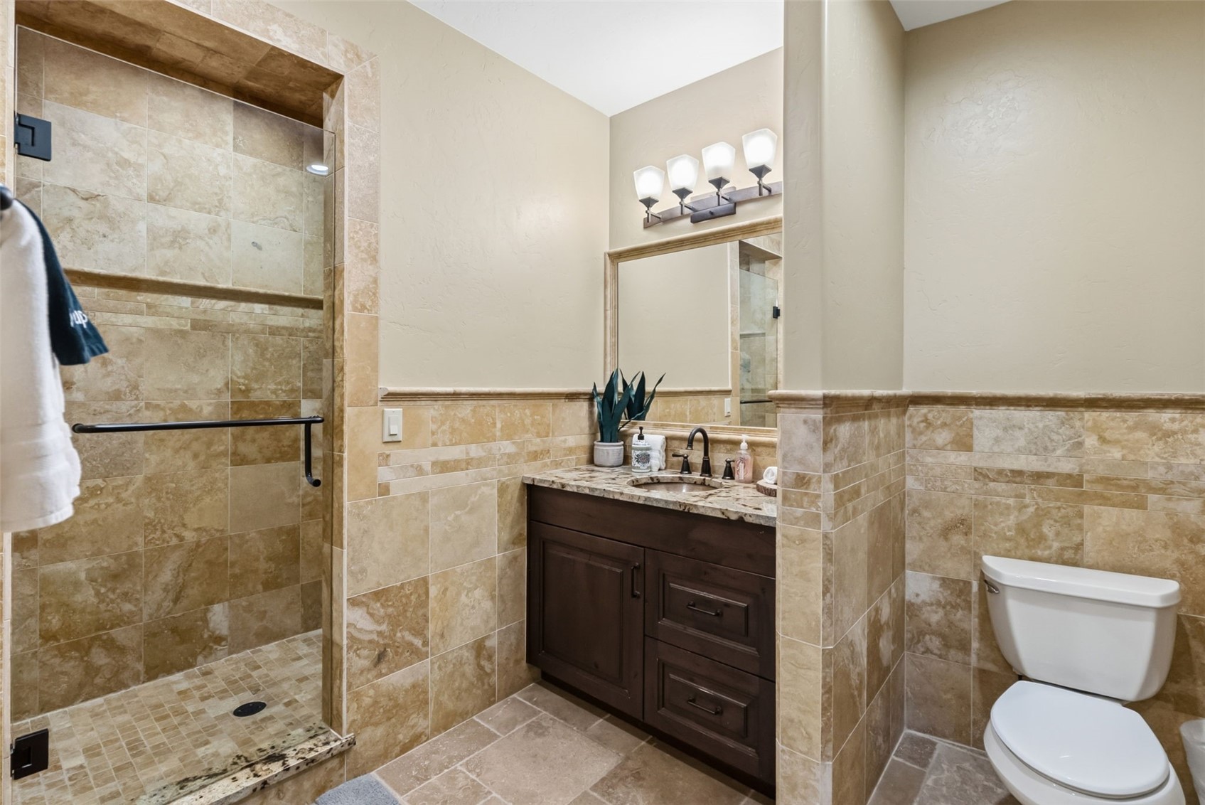 560 Beeler Place Property Photo 43