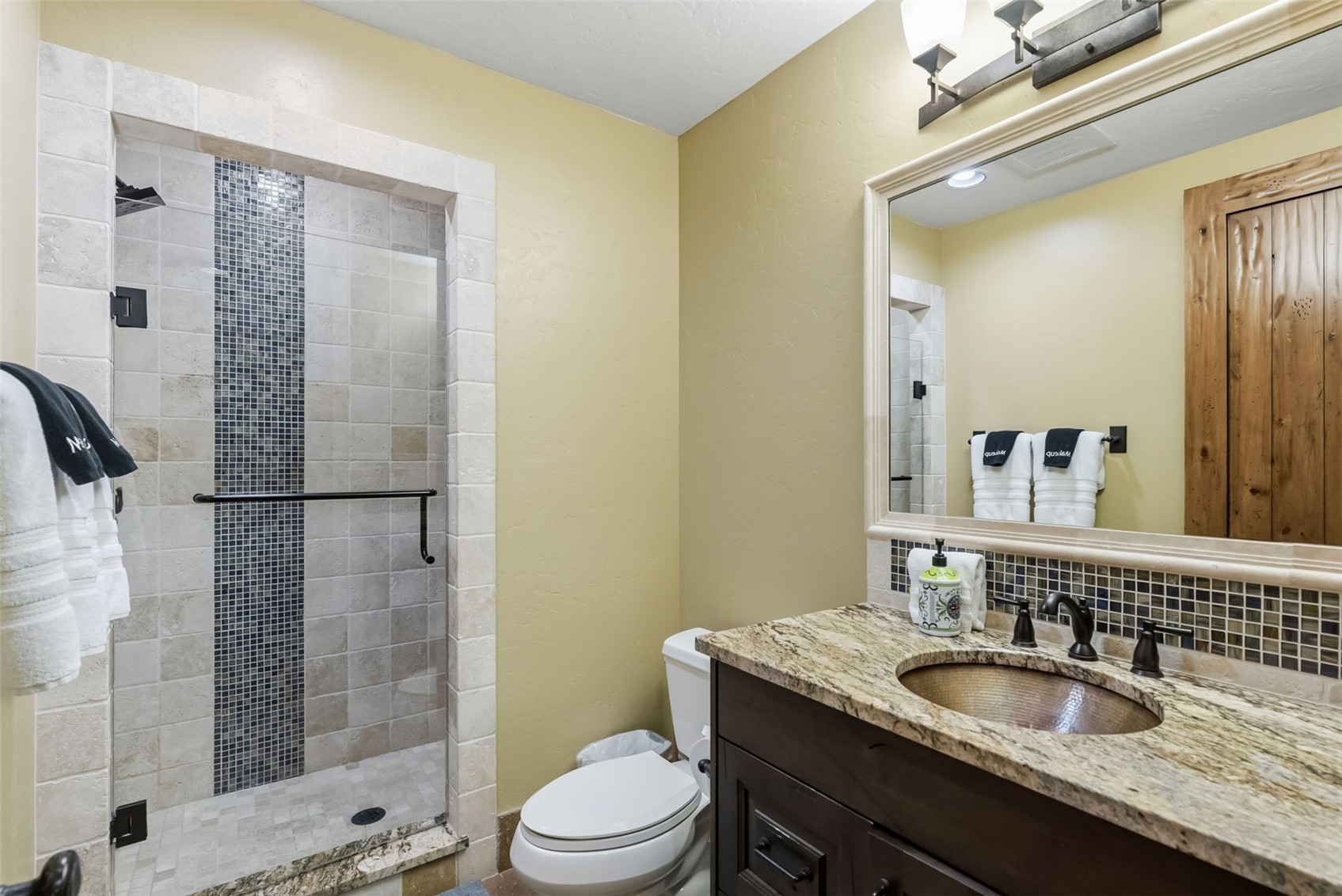 560 Beeler Place Property Photo 43
