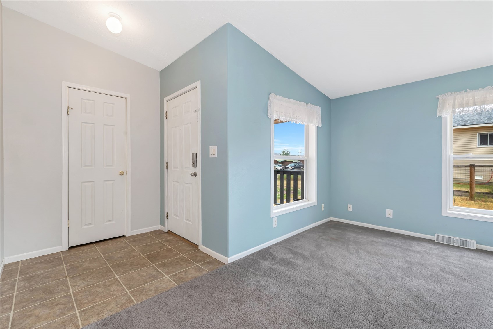21765 4th Avenue Property Photo 5