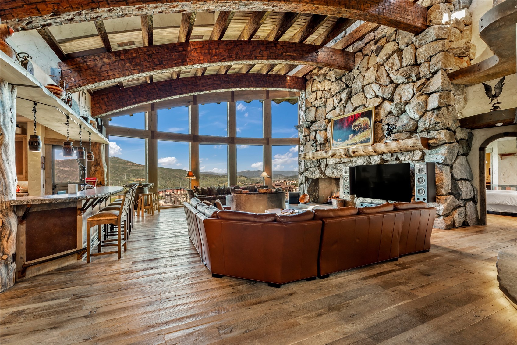 2555 Ski Trail Lane Property Photo 3
