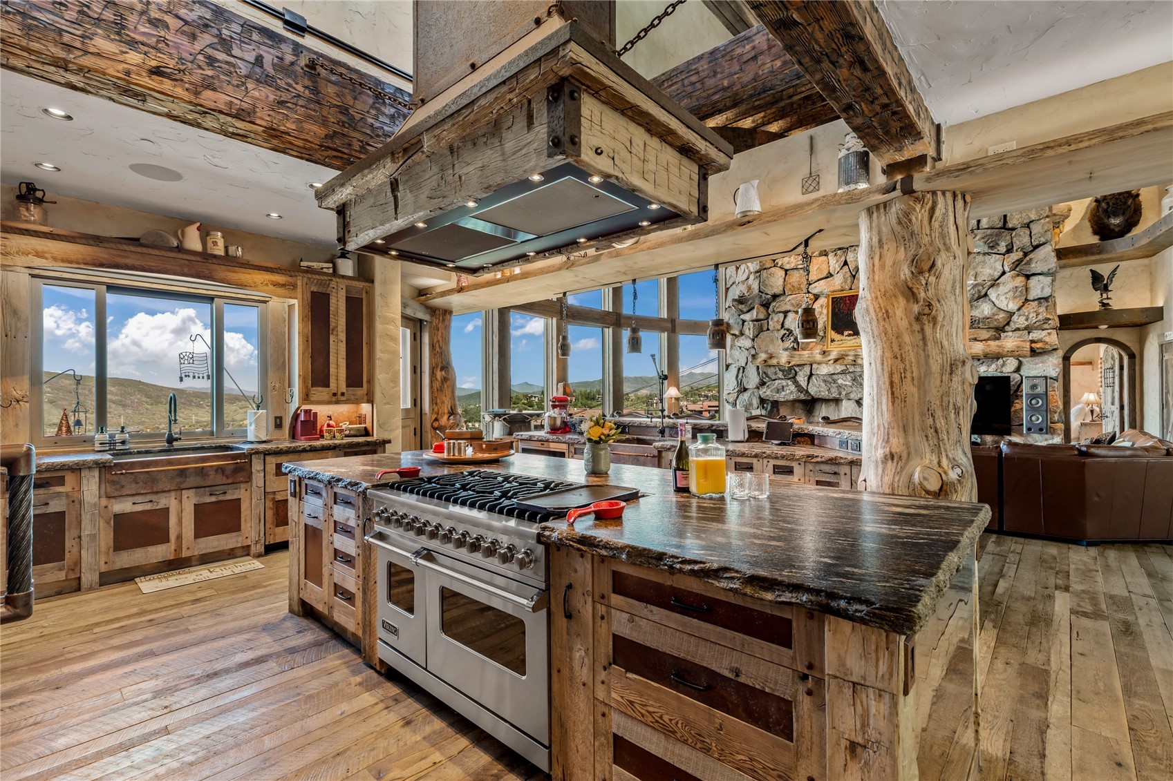 2555 Ski Trail Lane Property Photo 8