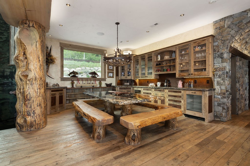 2555 Ski Trail Lane Property Photo 10