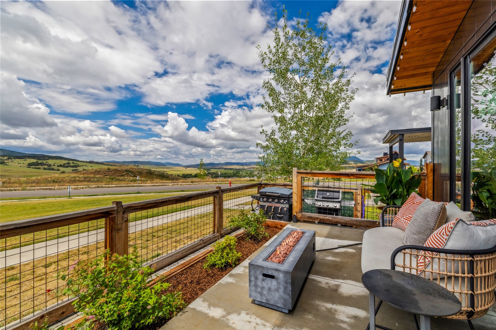 1509 Sunset Way Property Photo 4