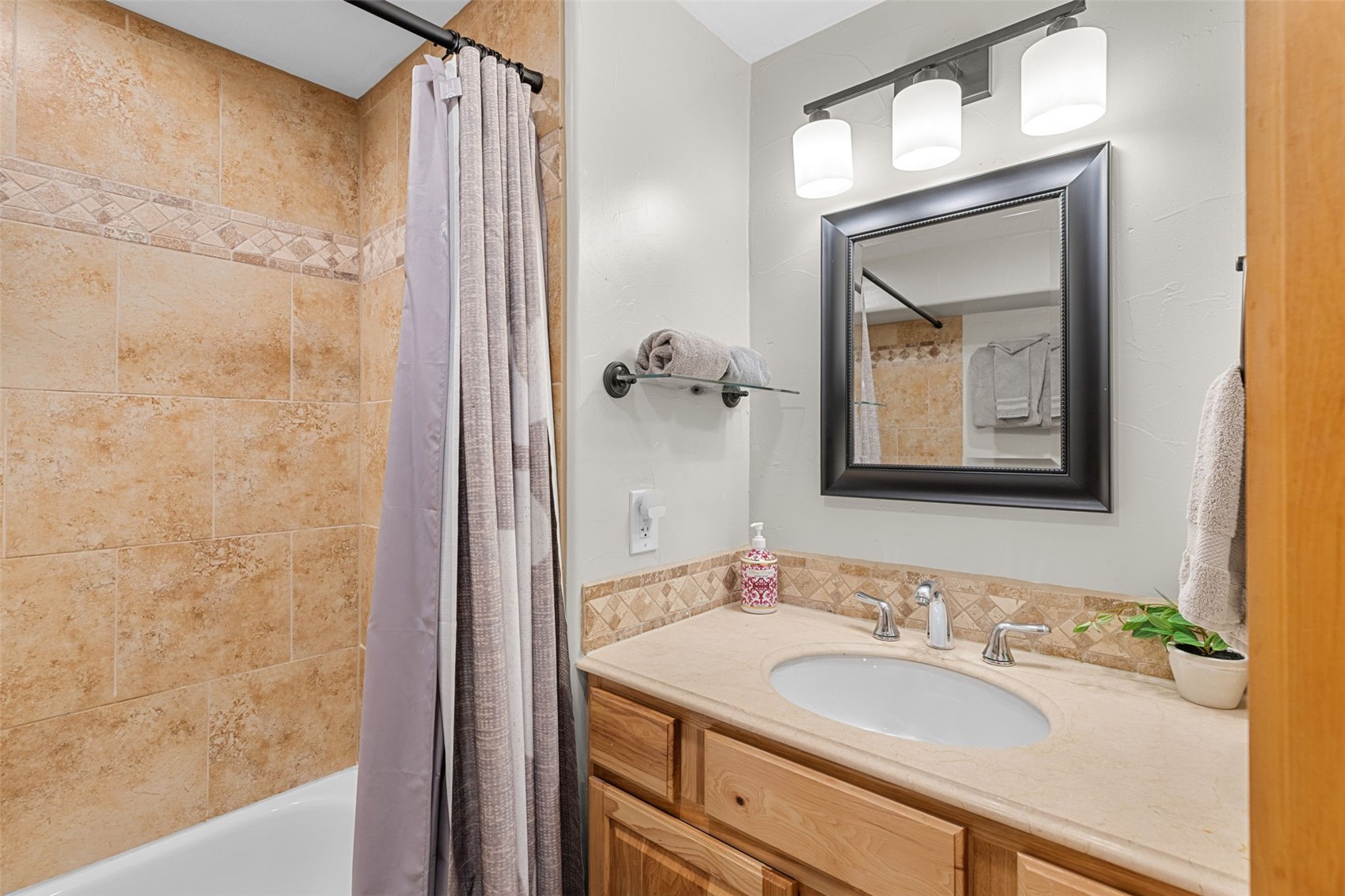 216 Pitkin Street 14 Property Photo 19