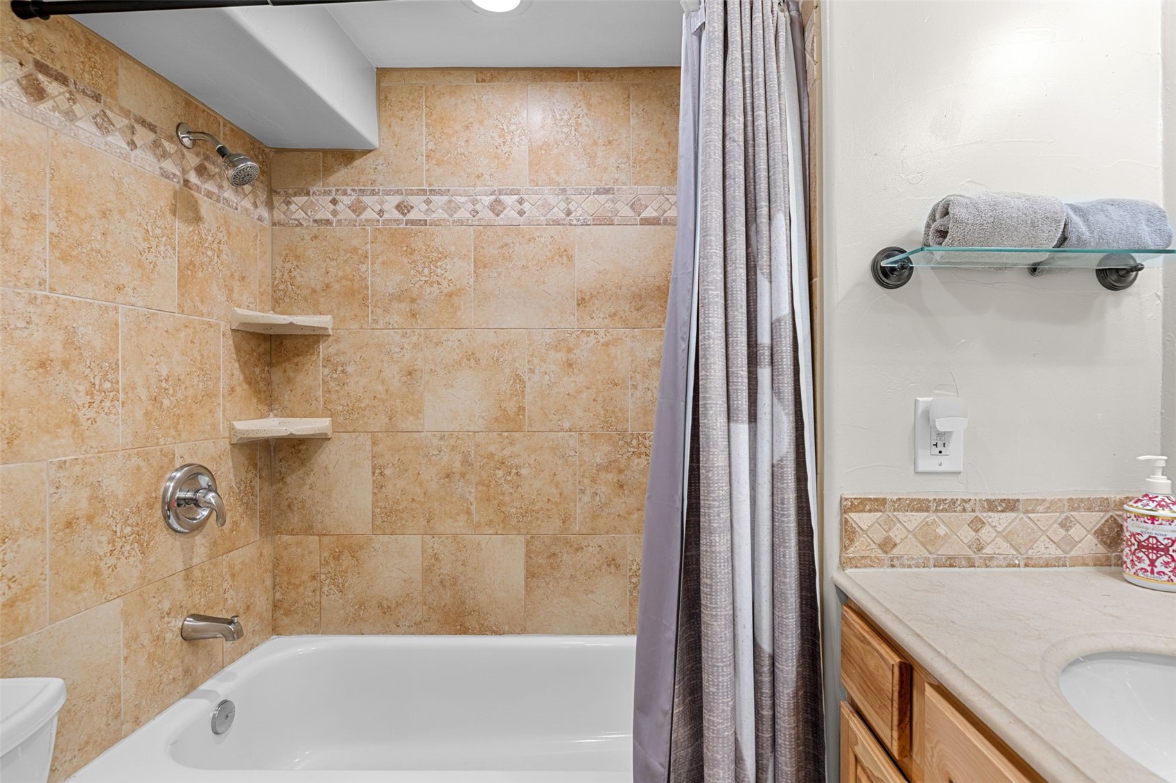 216 Pitkin Street 14 Property Photo 20