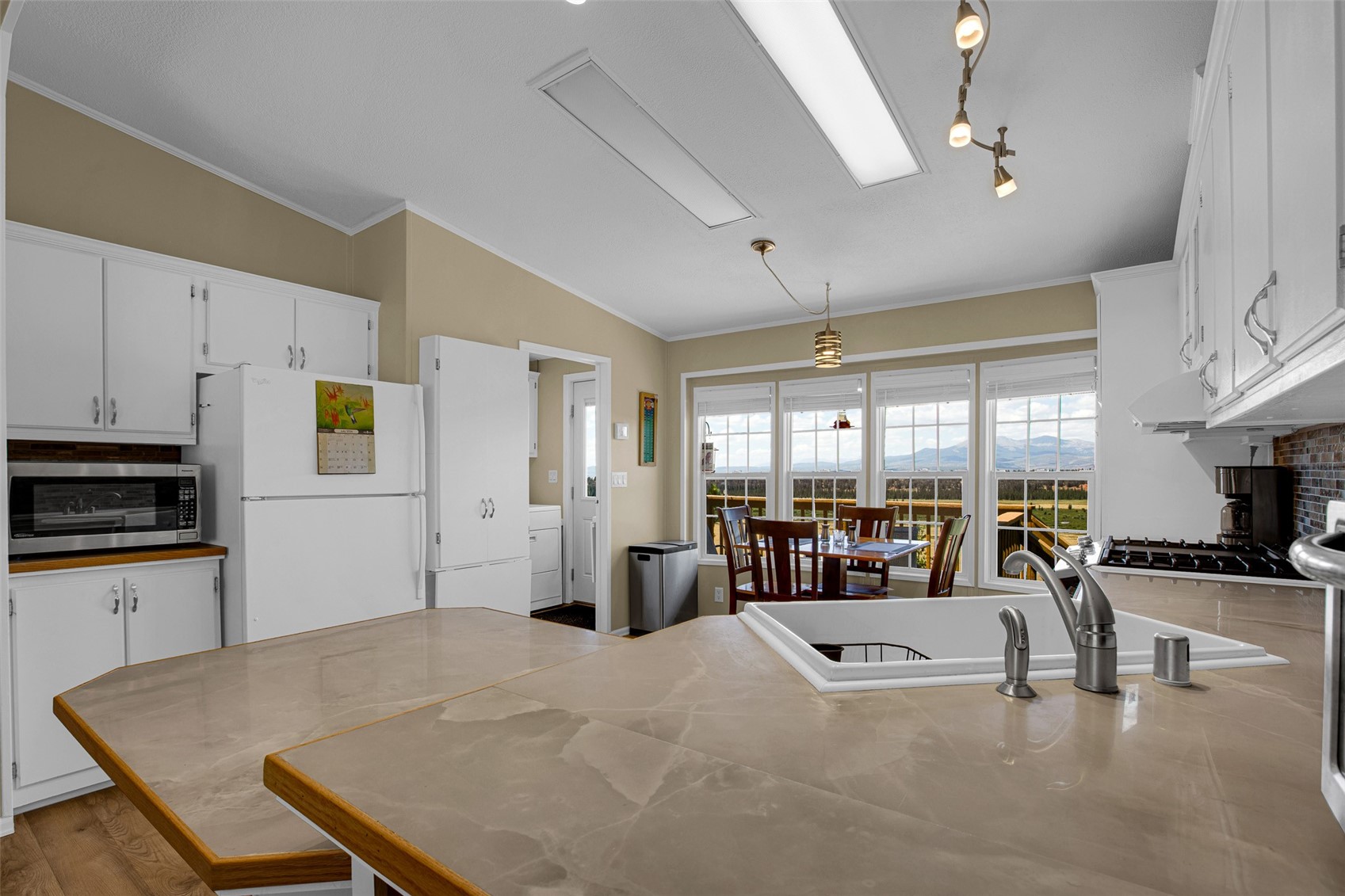 803 Bonell Drive Property Photo 8