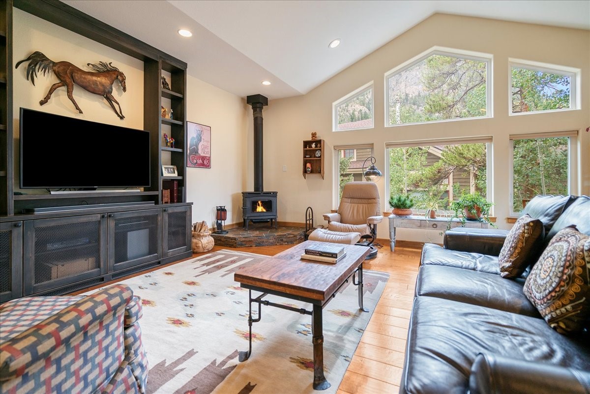 215 Pitkin Street B Property Photo 4