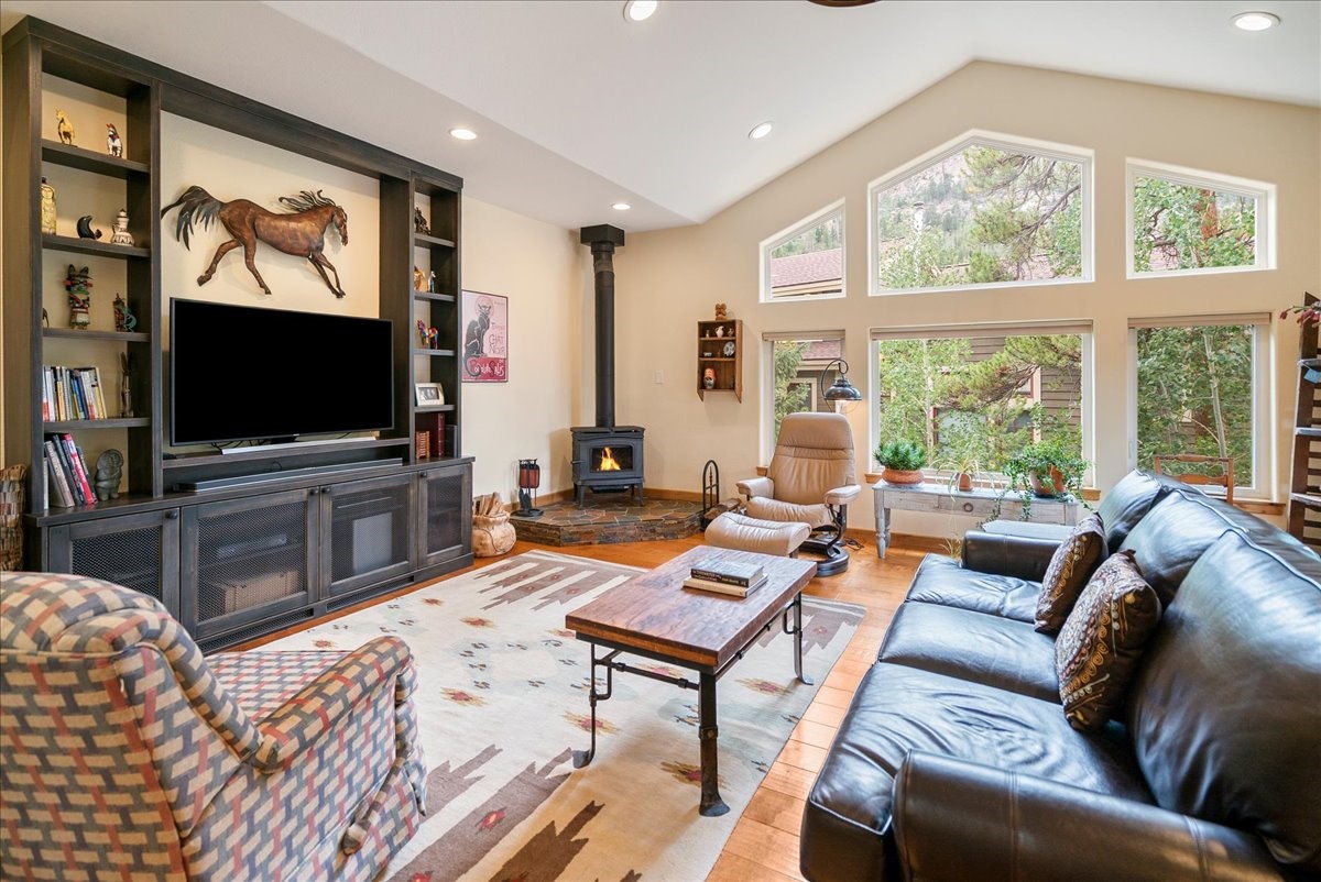 215 Pitkin Street B Property Photo 7