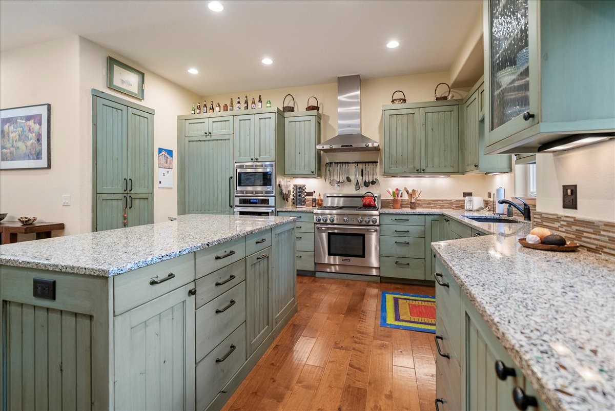 215 Pitkin Street B Property Photo 12