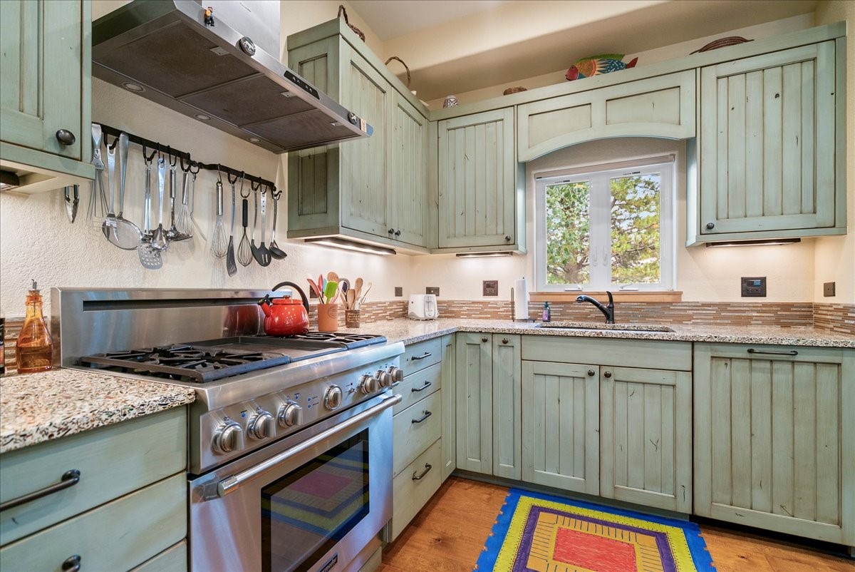 215 Pitkin Street B Property Photo 15