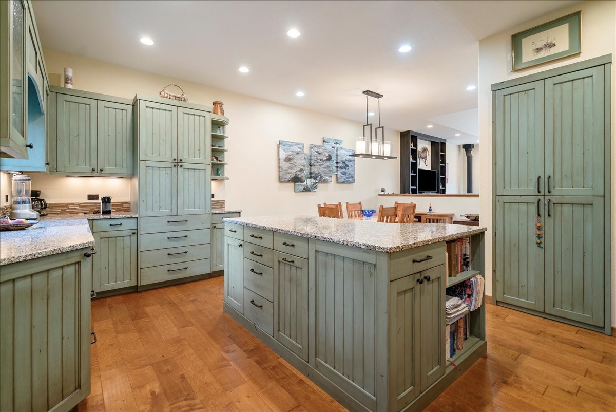215 Pitkin Street B Property Photo 17