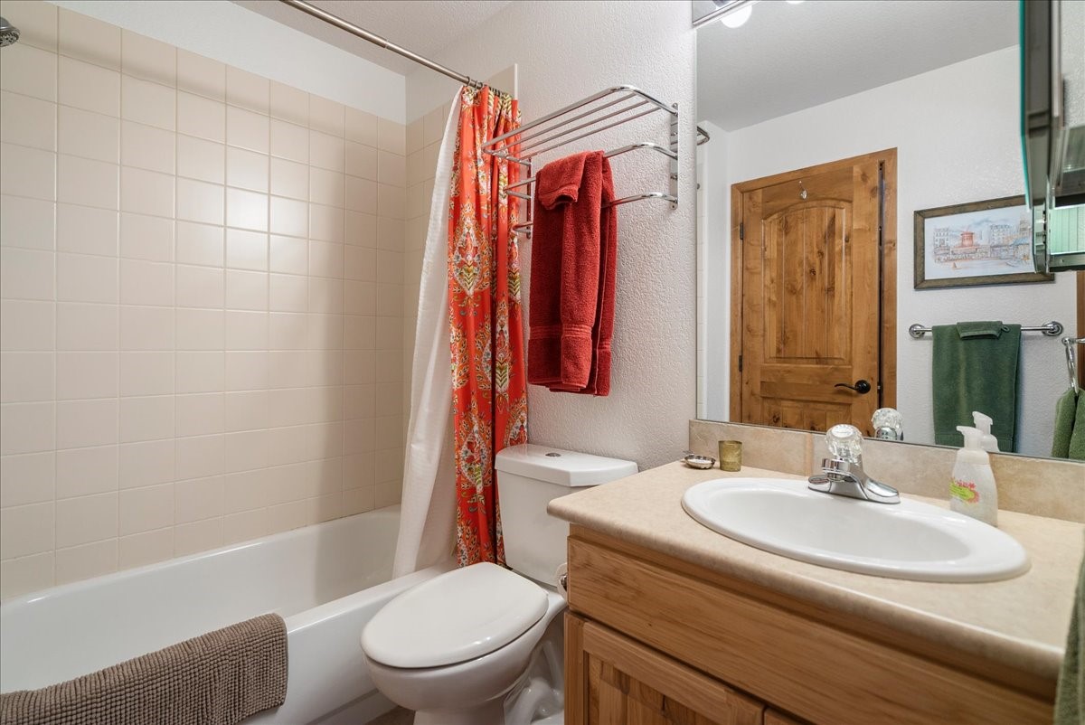 215 Pitkin Street B Property Photo 34