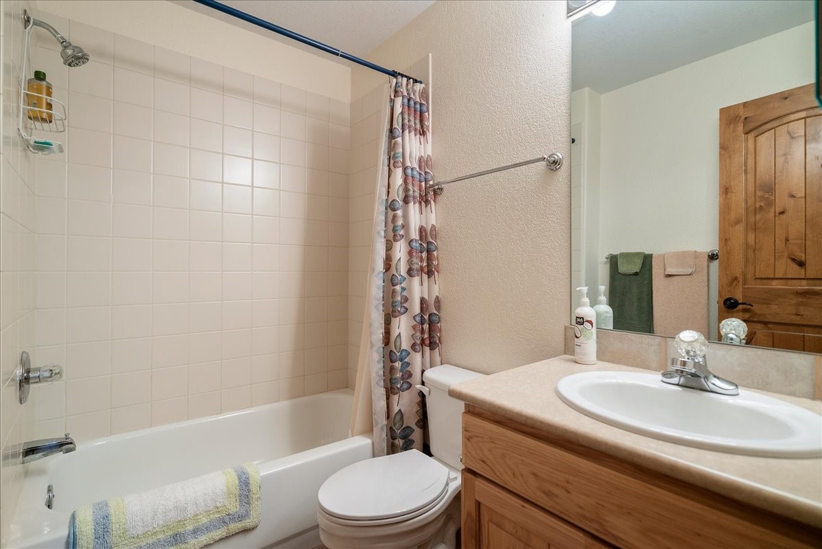 215 Pitkin Street B Property Photo 38