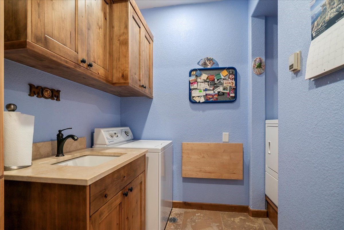 215 Pitkin Street B Property Photo 40