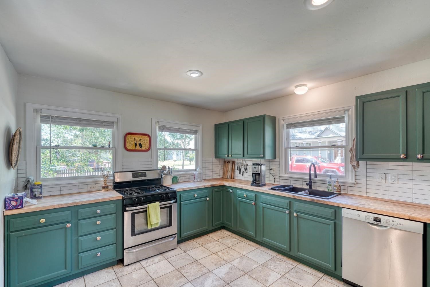 232 W 8th Street Property Photo 6