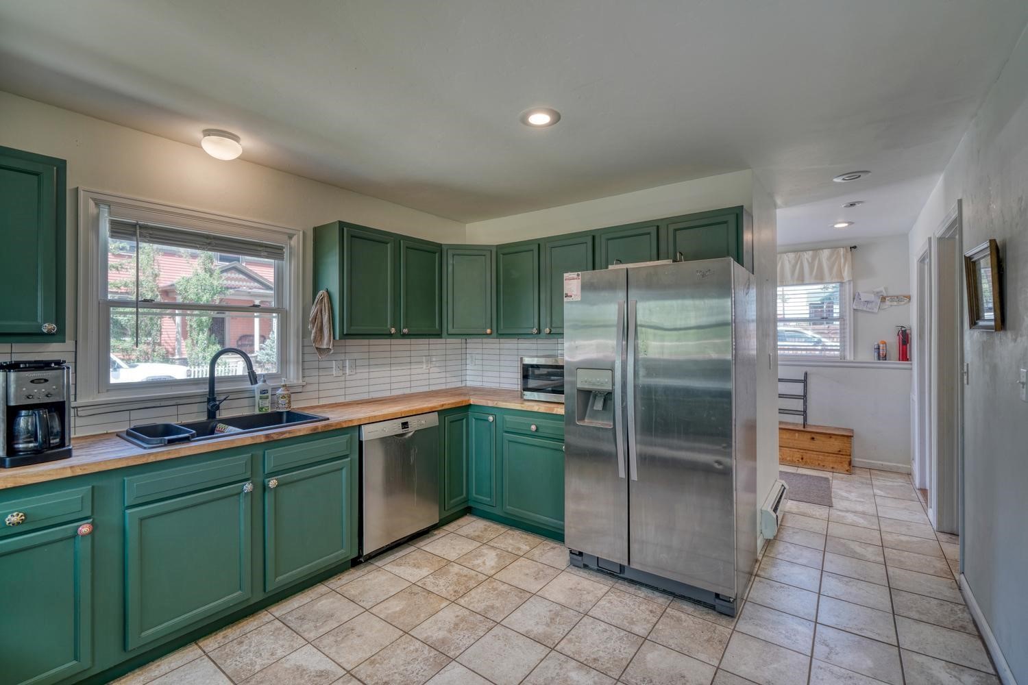 232 W 8th Street Property Photo 8