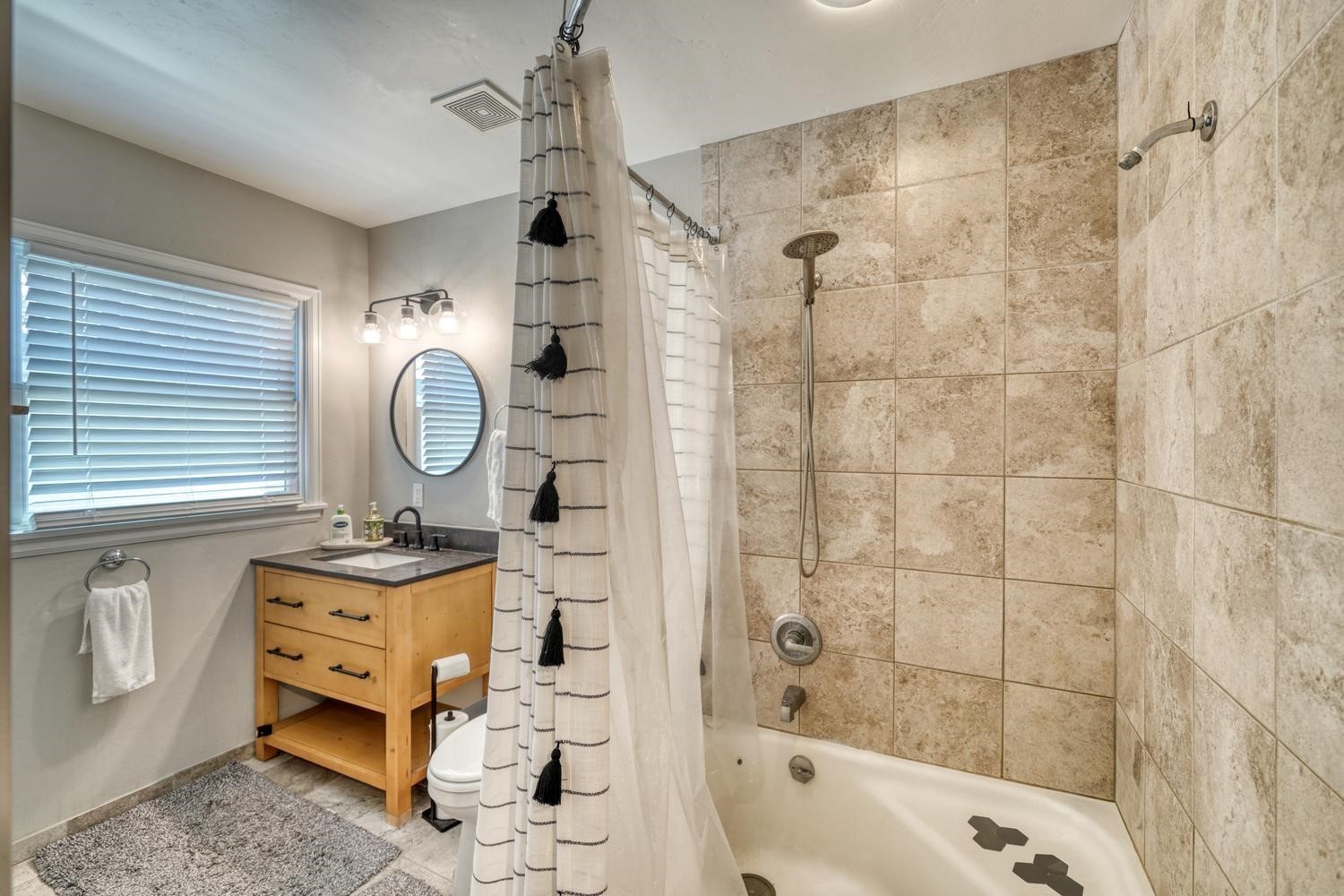 232 W 8th Street Property Photo 18