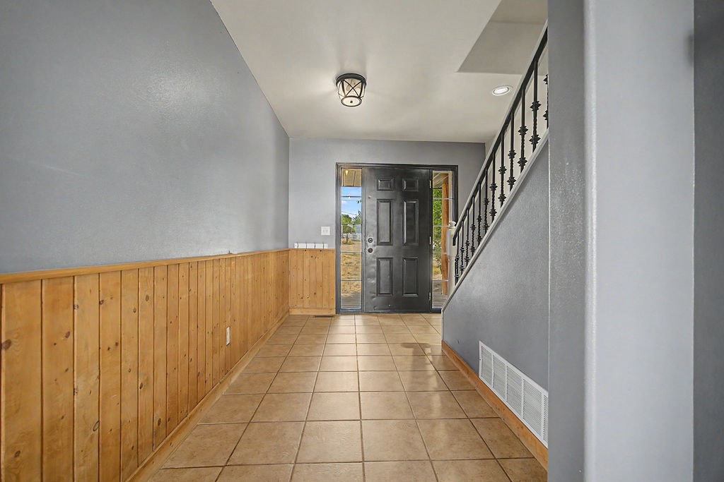 1105 S 5th Avenue Property Photo 3