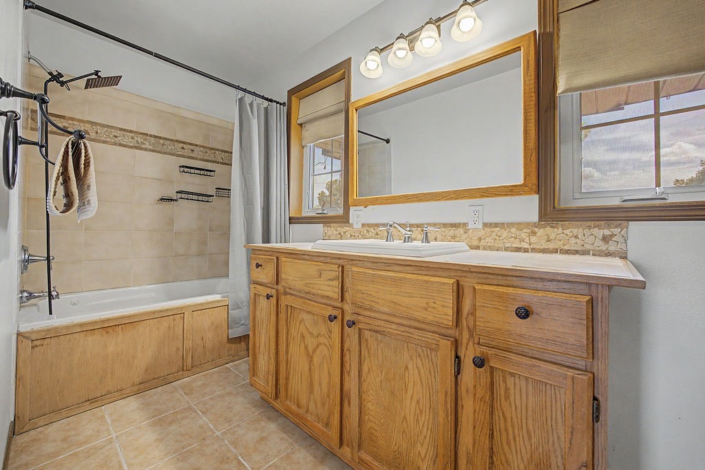 1105 S 5th Avenue Property Photo 34